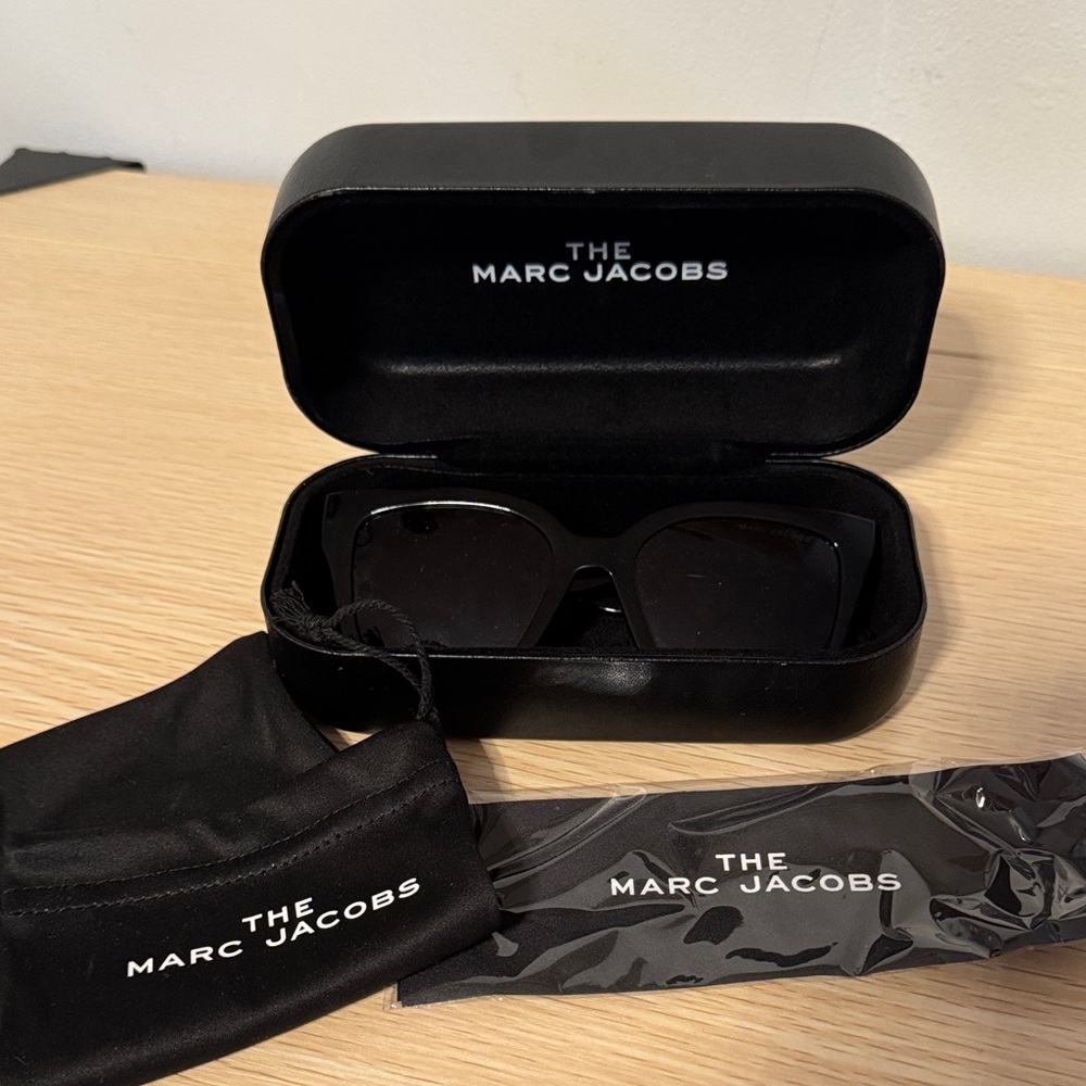 Marc Jacobs Classic Black Sunglasses
